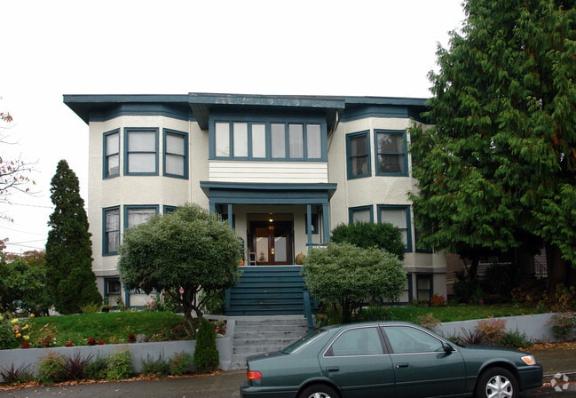 Building Photo - Westmoreland Apartments