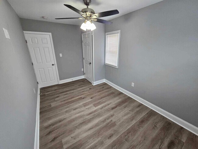 Building Photo - COMING SOON-4 Bedroom Townhouse in Essex