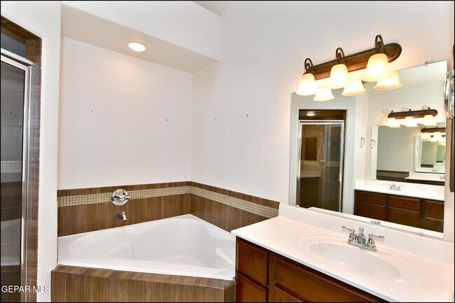 Building Photo - 5005 Moon Ranch Ln