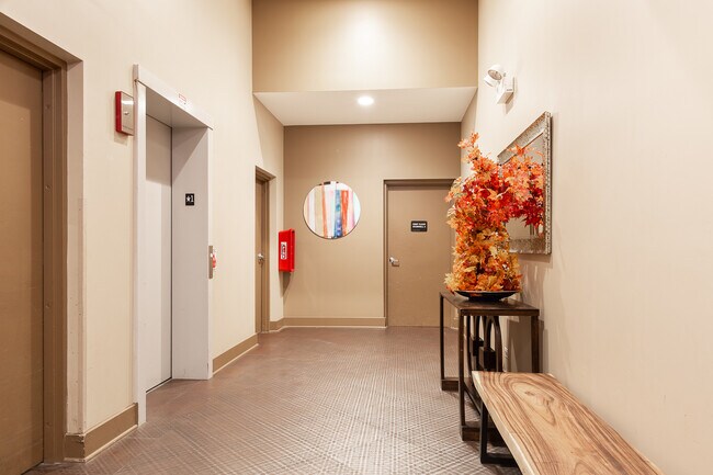 Building Photo - 5766 N Lincoln Ave