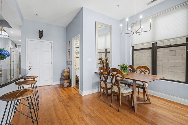 Building Photo - 1640 W Ohio St