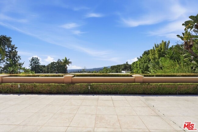 Building Photo - 1831 Loma Vista Dr