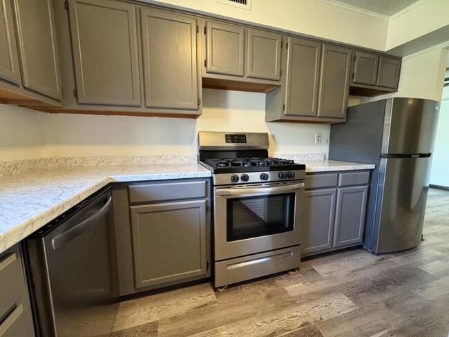 Building Photo - 1632 Forest Green Dr