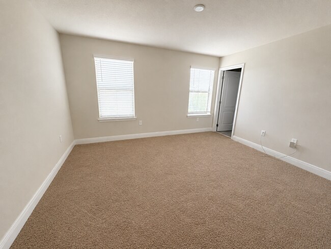 Building Photo - Spacious 5-Bedroom with 4.5 Baths at 176 Mitchell's Manor, Haines City!