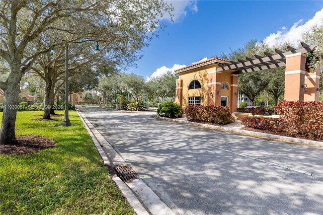 Building Photo - 1009 SW 144th Ave