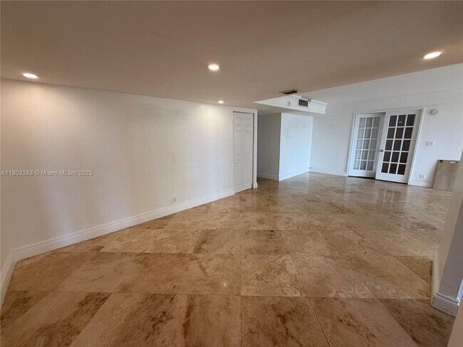 Building Photo - 18181 NE 31st Ct