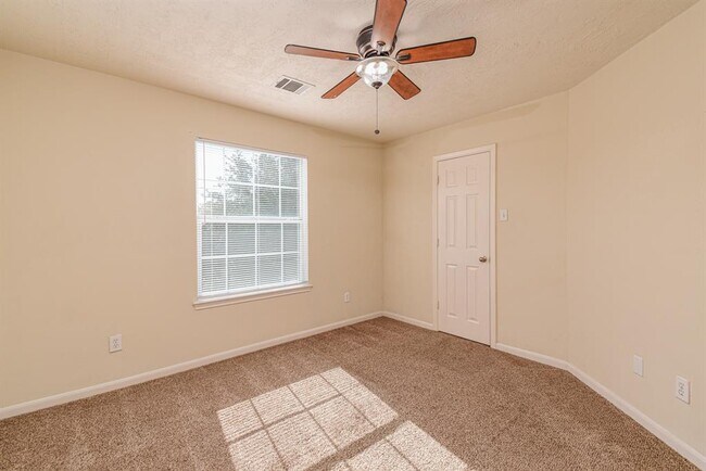 Building Photo - 15930 Langhamwood Ln