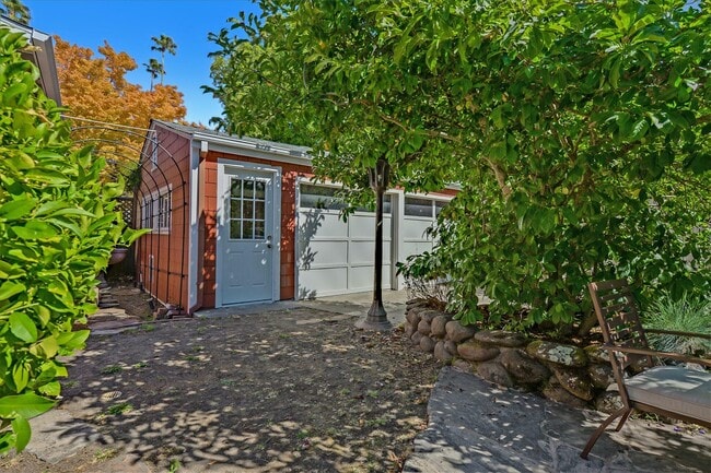 Building Photo - 1525 Cypress Ave