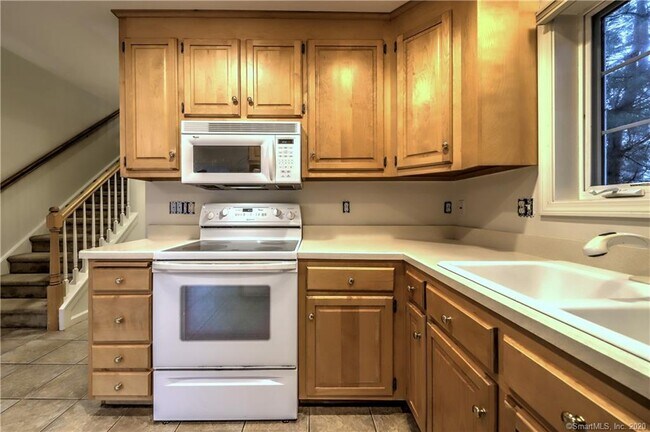 Building Photo - 60 Grove St