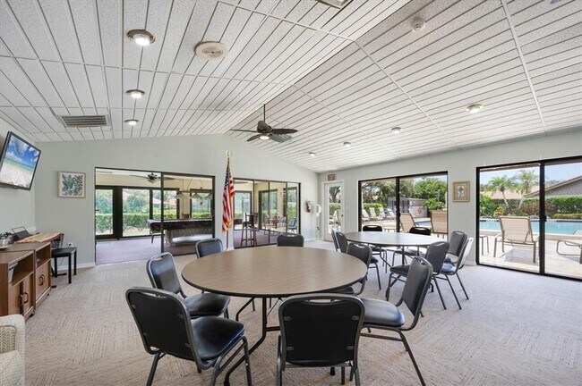 Building Photo - 3946 Wilshire Cir E
