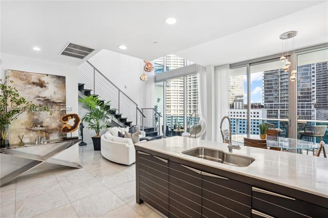 Building Photo - 200 Biscayne Blvd Way