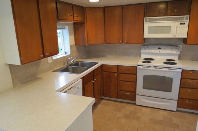 Building Photo - 2105 3rd Ave