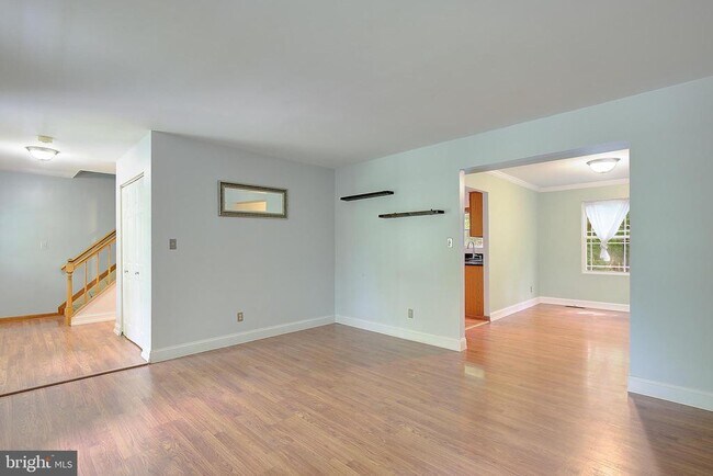 Building Photo - 48 Radcliffe Dr