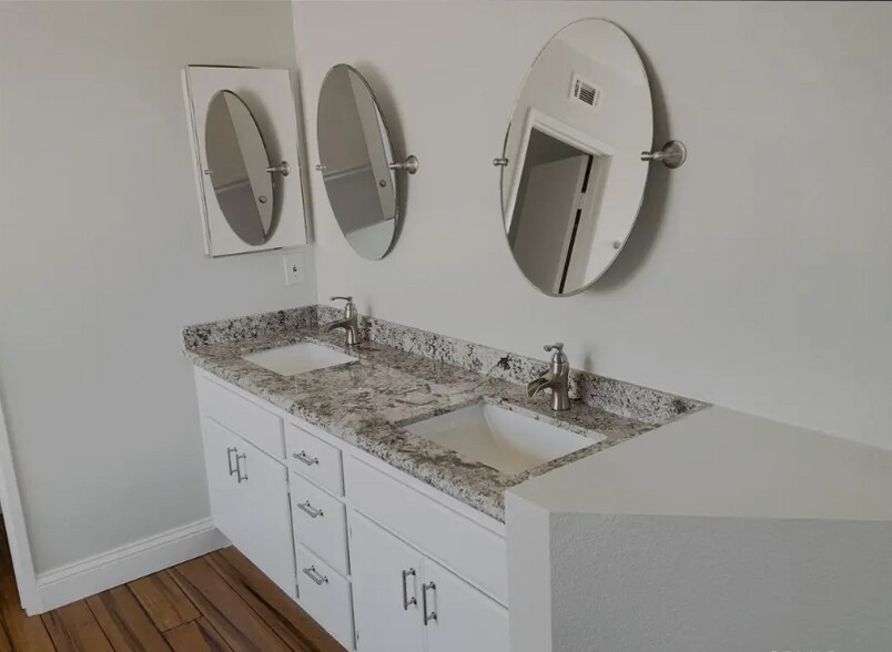 Building Photo - 662 Spinnaker Dr