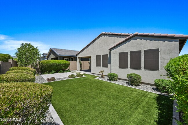 Building Photo - 17163 W Thousand Oaks St