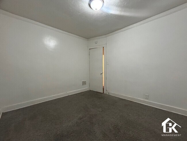 Building Photo - 2425 Clements St