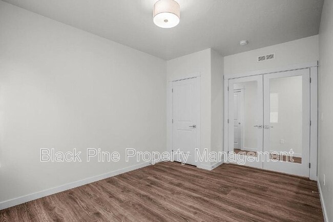 Building Photo - 7536 W Havana Dr