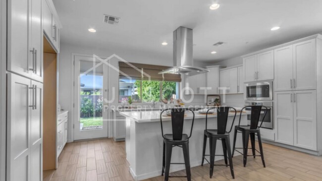 Building Photo - Modern 4-Bedroom Home with Upgraded Kitche...