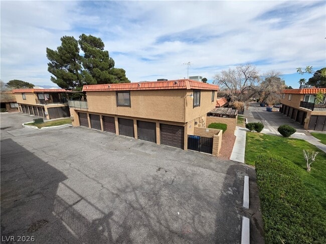 Building Photo - 241 Misty Isle Ln