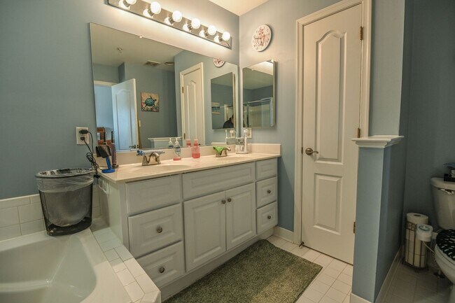 Building Photo - Piney Orchard Townhome