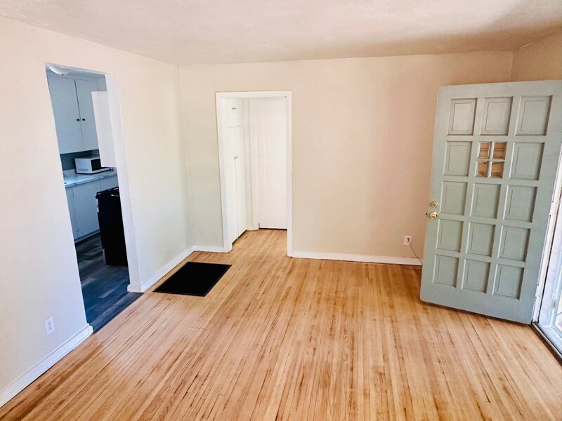 Building Photo - 1316 Buena Vista Dr SE