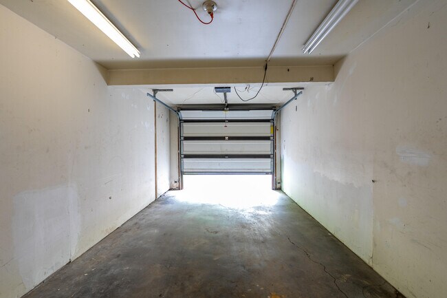 Building Photo - 4246 Santa Anna Dr