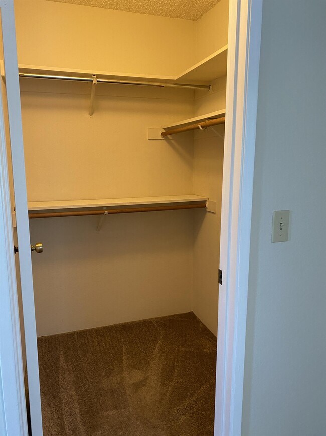 Building Photo - 280 Stonegate Cir