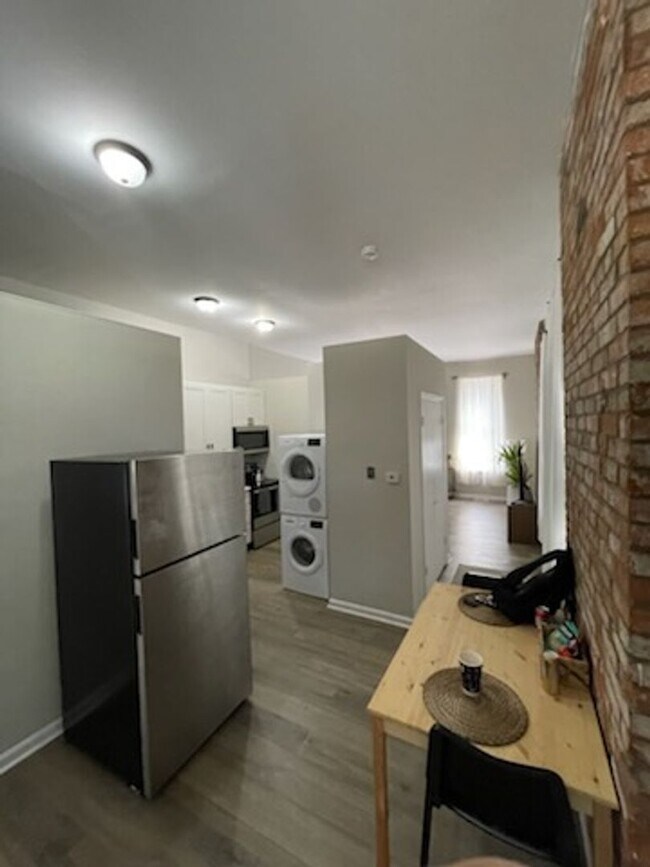 Building Photo - Menard Apartments