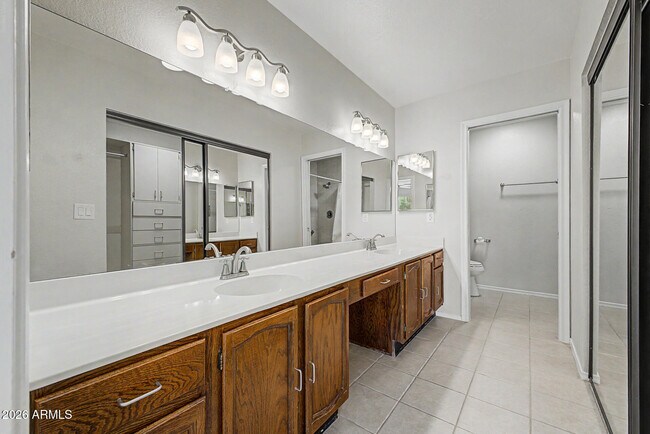 Building Photo - 907 N 85th Pl
