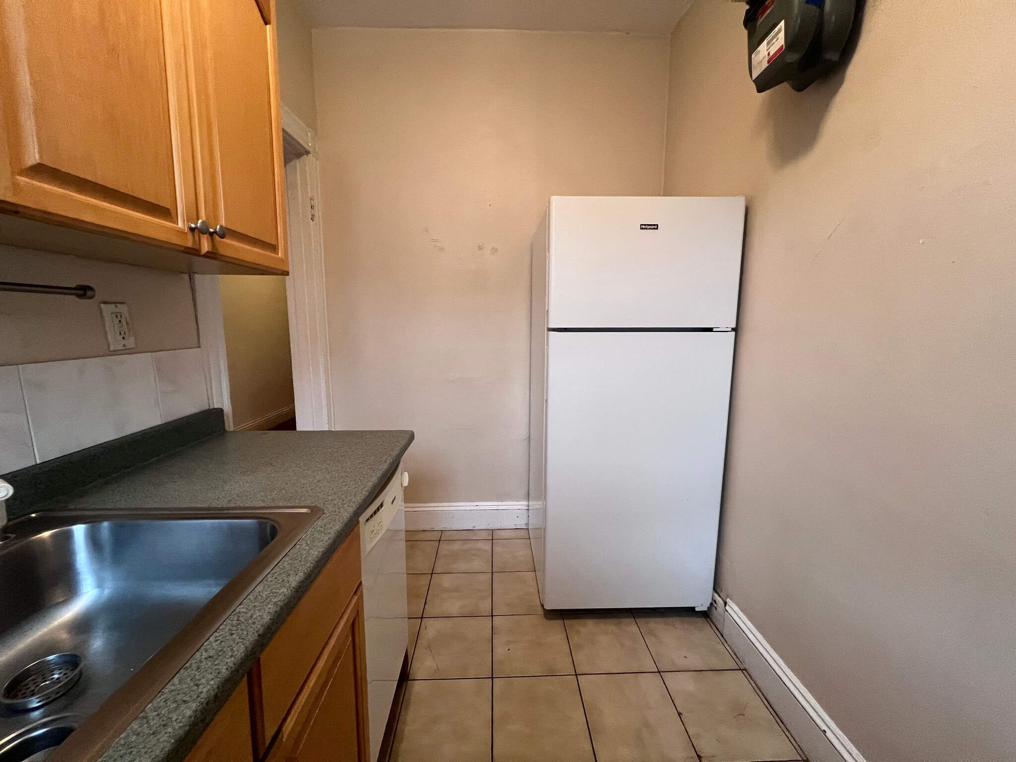 Building Photo - 18 Glenville Ave