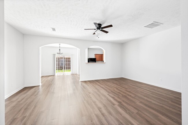 Building Photo - Stunning 3BR/2.5BA Updated Townhome in Pri...