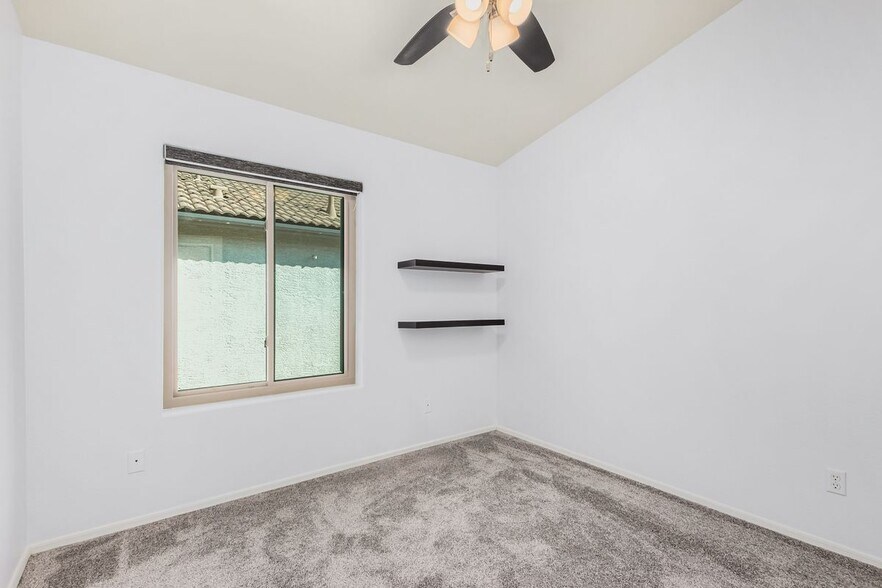 Building Photo - 3022 E Captain Dreyfus Ave