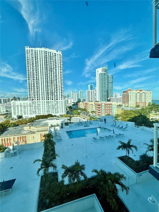 Building Photo - 275 NE 18th St