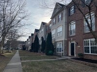 Building Photo - Stunning Light-Filled 3 Bed 2/2 Bath Townhome In Sought After Brambleton