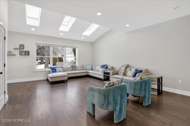 Building Photo - 475 Monmouth Pl