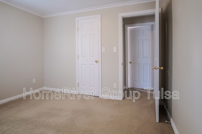 Building Photo - 1308 S 75th E Ave
