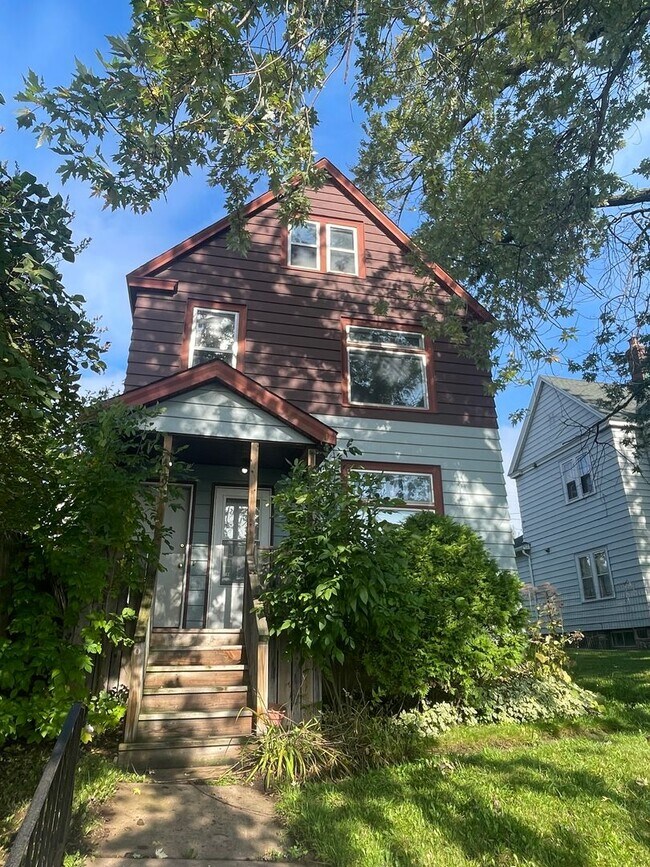 Primary Photo - 419 E 5th St
