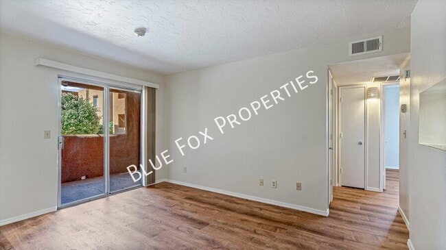Building Photo - 1810 E Blacklidge Dr