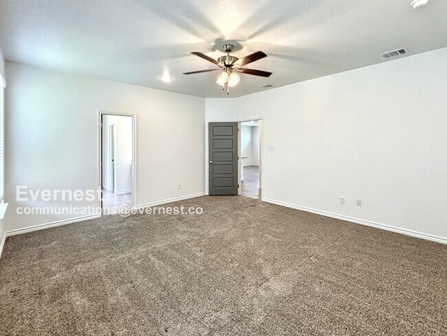 Building Photo - 857 Freedom Cir