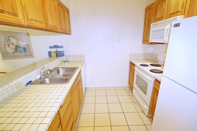 Building Photo - GRAND CHAMPIONS CONDO 2 bed/2bath Furnished -$3700-1 Year Minimum Term