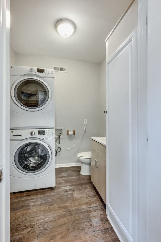 Building Photo - Welcome home to this stunning home in the great Sylvan Heights neighborhood!