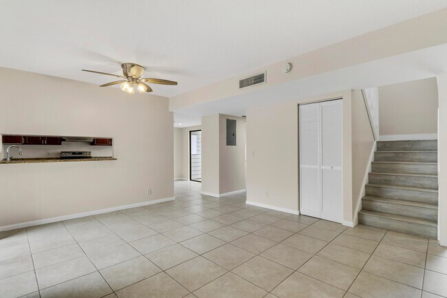 Building Photo - 202 Lakewood Dr