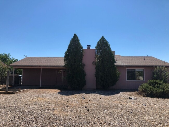Building Photo - 567 Apache Loop SW