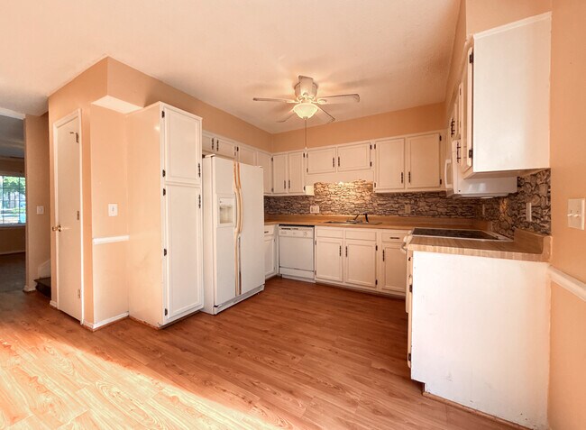 Building Photo - 731 Coventry Ln