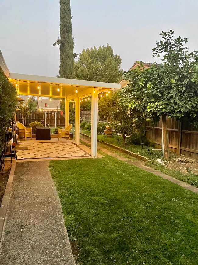 Building Photo - 2209 El Cejo Cir