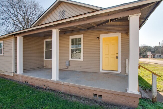 Building Photo - 3701-3703 Fairview St SW