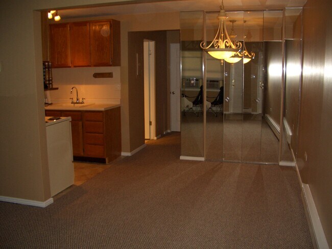 Building Photo - 8811 Schneider Ave
