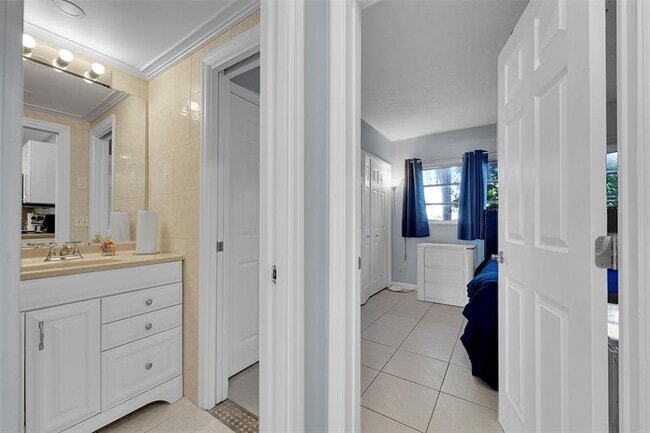 Building Photo - 4627 Bougainvilla Dr