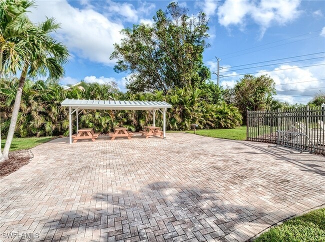 Building Photo - 15004 Cloverdale Dr