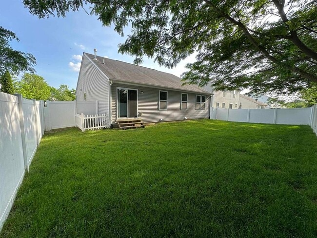 Building Photo - 8118 Cypress Cir